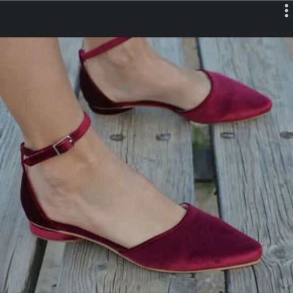 OLD NAVY  STUDDED STRAP EMBELLISHMENTS ADJUSTABLE BUCKLE POINTED TOE FLAT - Picture 1 of 13